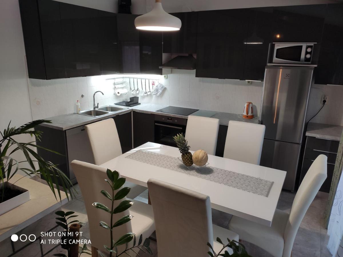 Apartment Burich Makarska Bagian luar foto