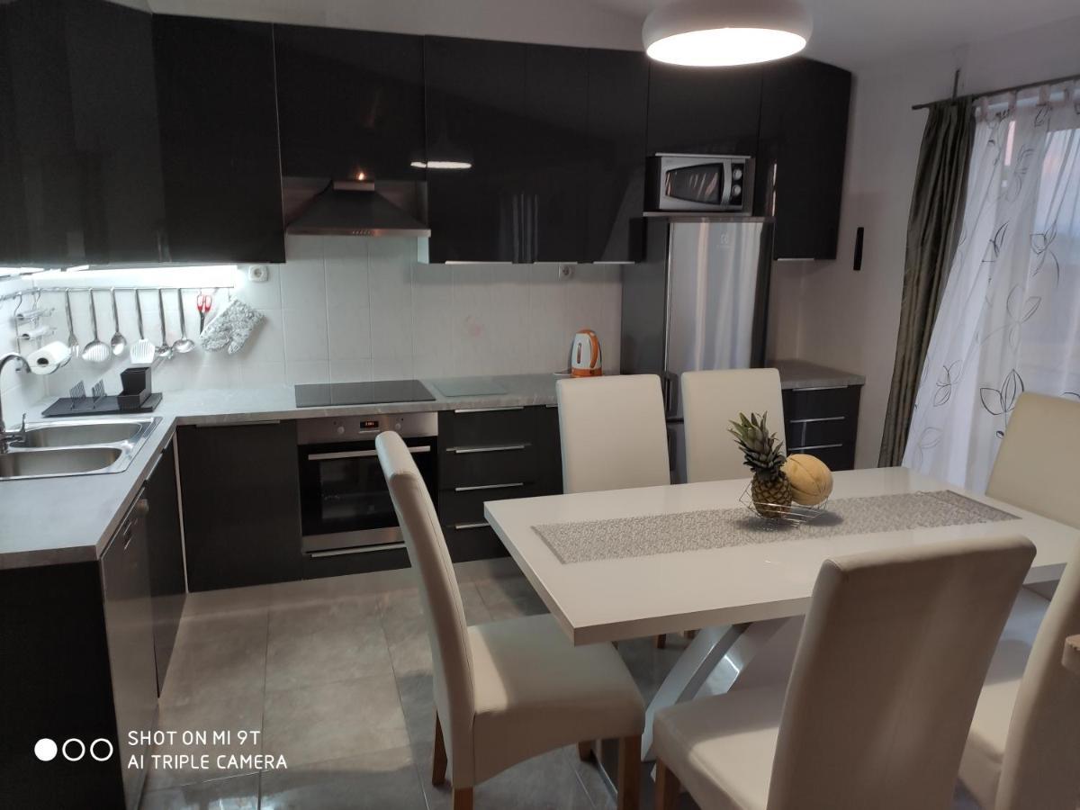 Apartment Burich Makarska Bagian luar foto