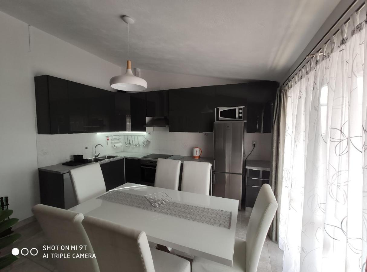 Apartment Burich Makarska Bagian luar foto