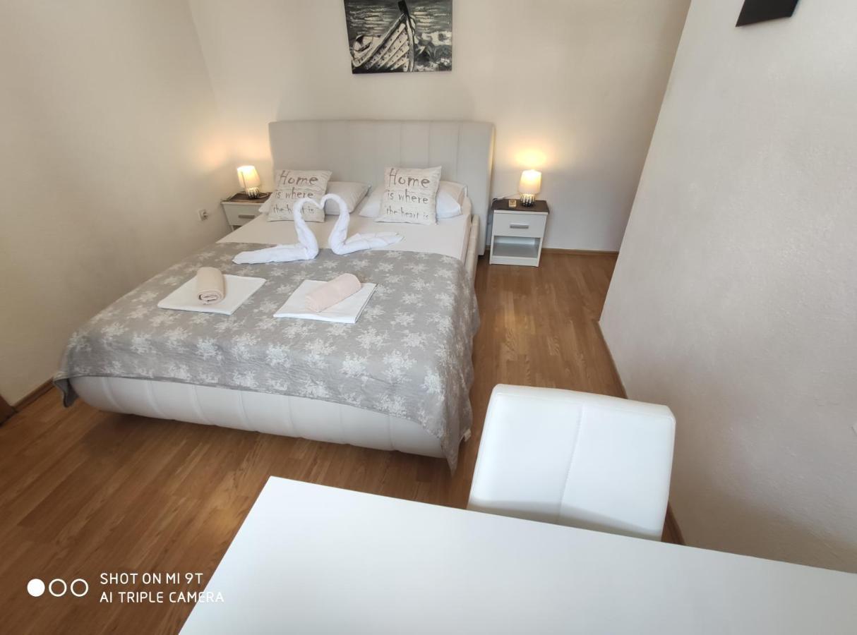 Apartment Burich Makarska Bagian luar foto