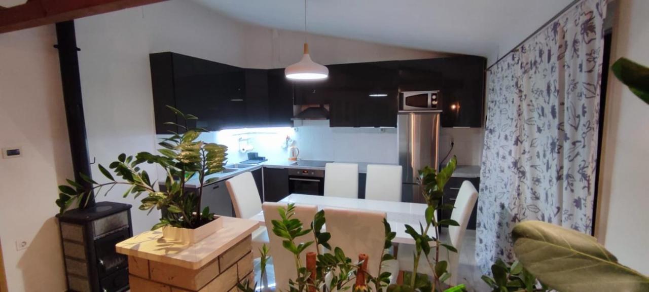 Apartment Burich Makarska Bagian luar foto
