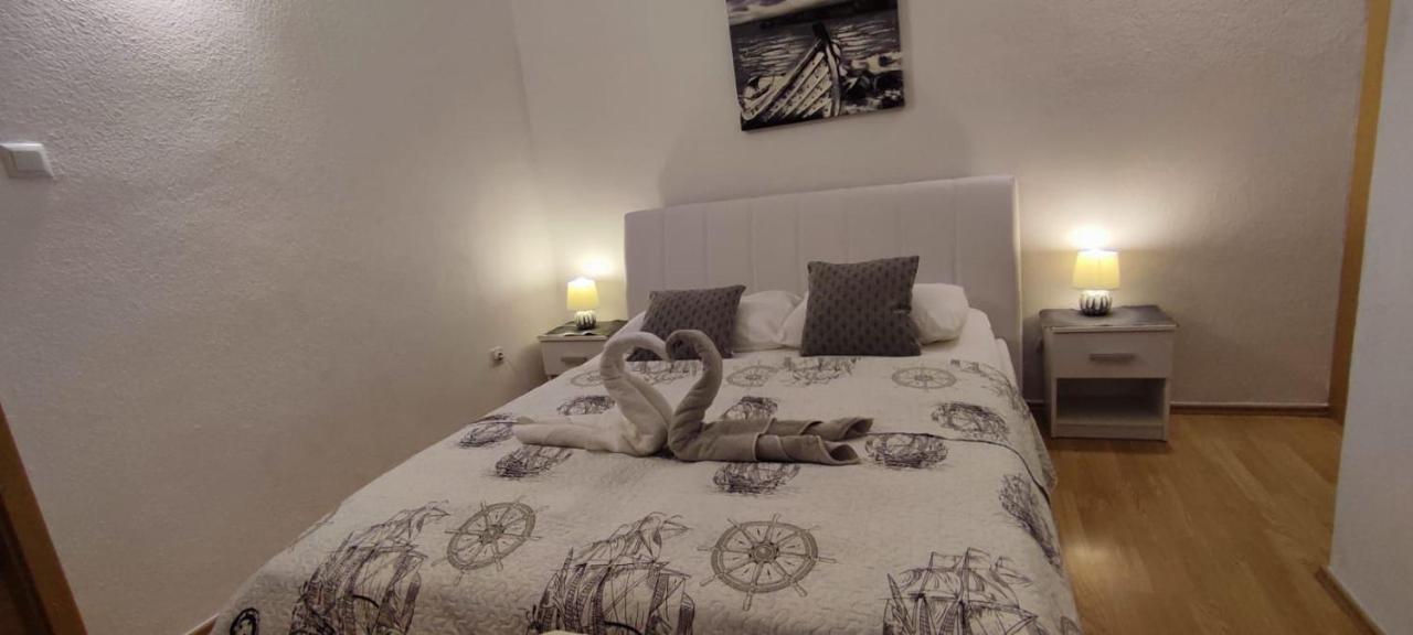Apartment Burich Makarska Bagian luar foto