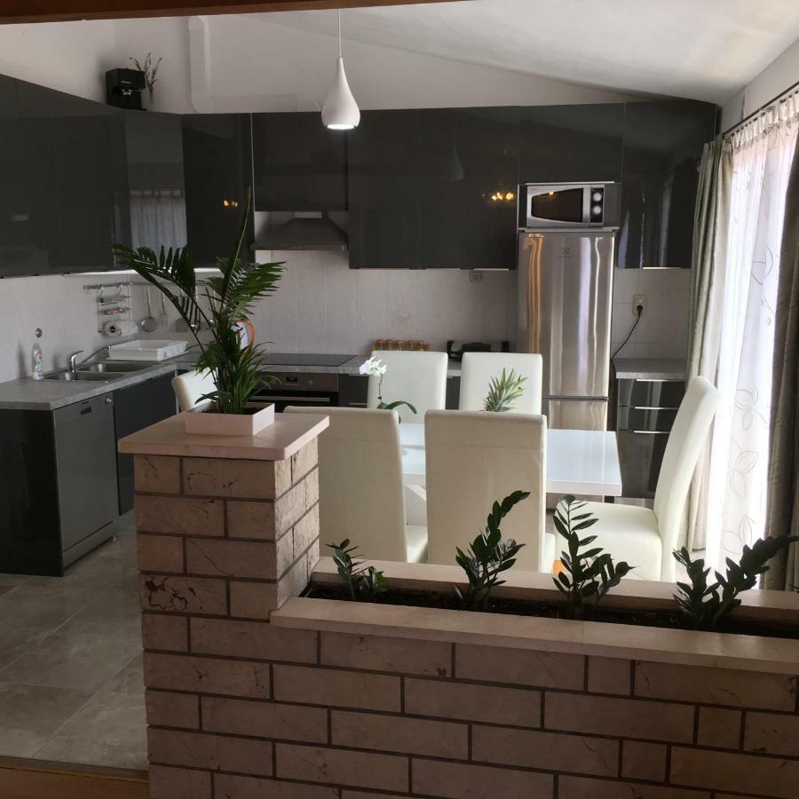 Apartment Burich Makarska Bagian luar foto